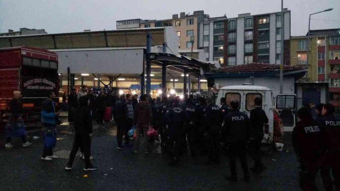 Pazar Yerinde Pompalı Dehşeti Kamerada