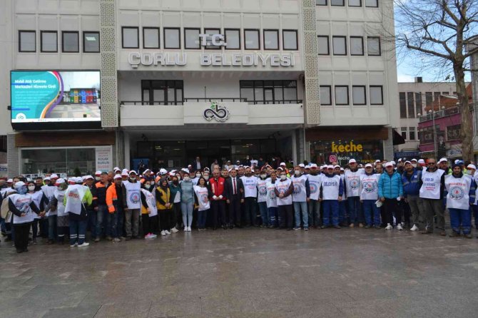 Çorlu’da Yüzlerce Belediye İşçisi Grev İçin Toplandı