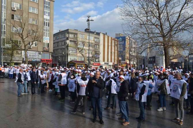 Çorlu’da Yüzlerce Belediye İşçisi Grev İçin Toplandı