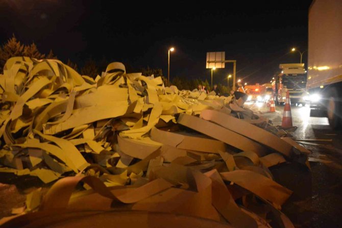 Tem’de İki Tır Kazaya Karıştı, Yol Trafiğe Kapandı