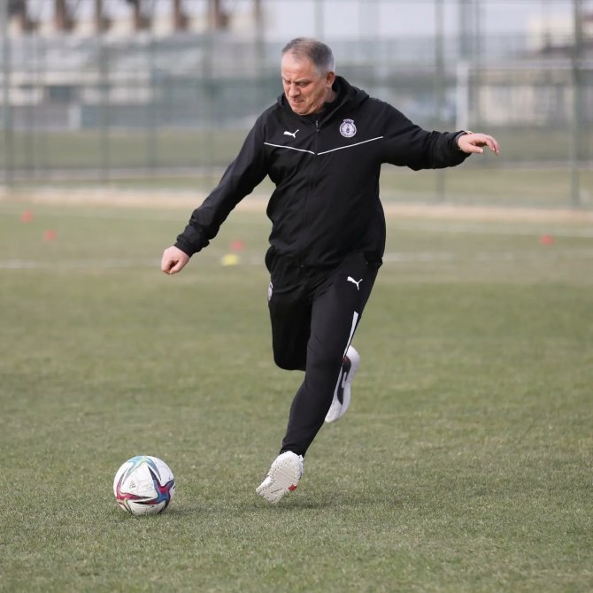 Afyonspor, 3 Puanı Alıp ‘Plaf-off’ Hattında Kalmak İstiyor