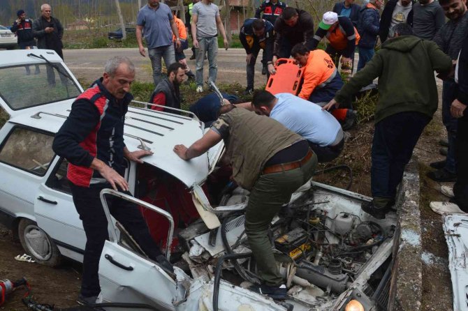 Otomobil Menfeze Girdi, Canlarını Zor Kurtardılar