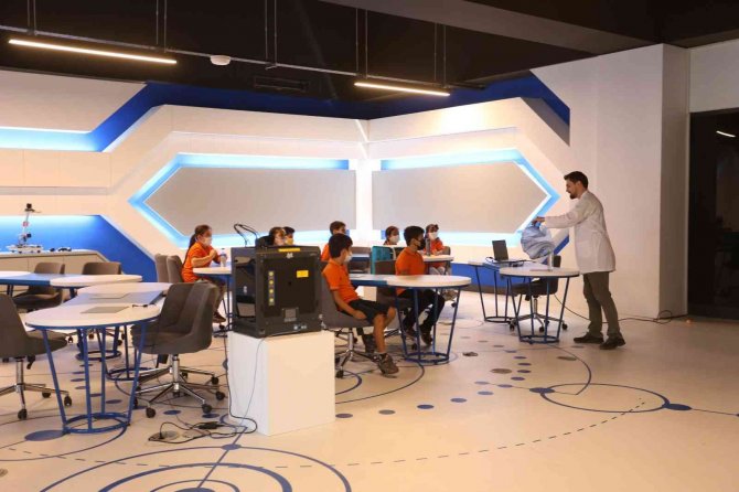Antalya’da Çocuklar Cumartesi Günü Bilim Merkezi’nde Buluşacak