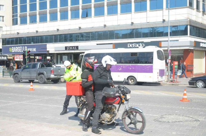 Uşak’ta 2 Bin 605 Araç Sürücüsüne Para Cezası Kesildi