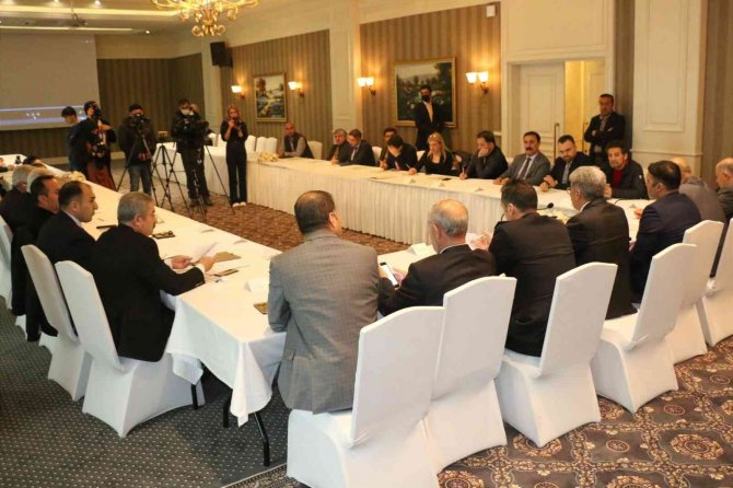 Van Valisi Bilmez: “Nevruz Süresince Van’a 50 Bin İ̇ranlı Turist Geldi”