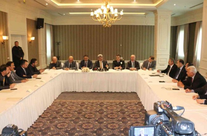 Van Valisi Bilmez: “Nevruz Süresince Van’a 50 Bin İ̇ranlı Turist Geldi”