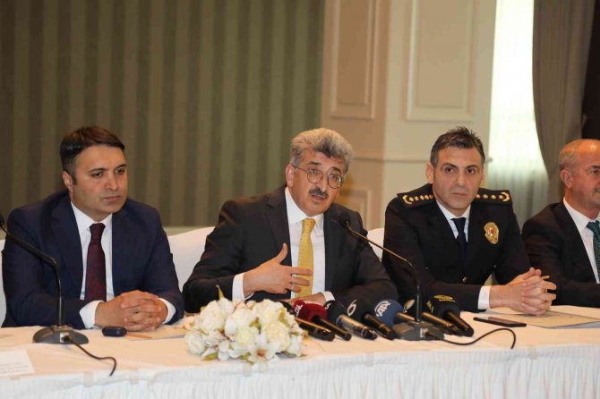 Van Valisi Bilmez: “Nevruz Süresince Van’a 50 Bin İ̇ranlı Turist Geldi”