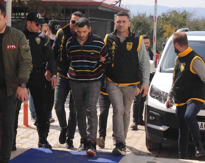 Kız Meselesi Yüzünden Arkadaşının Boğazını Kesen Zanlı Tutuklandı