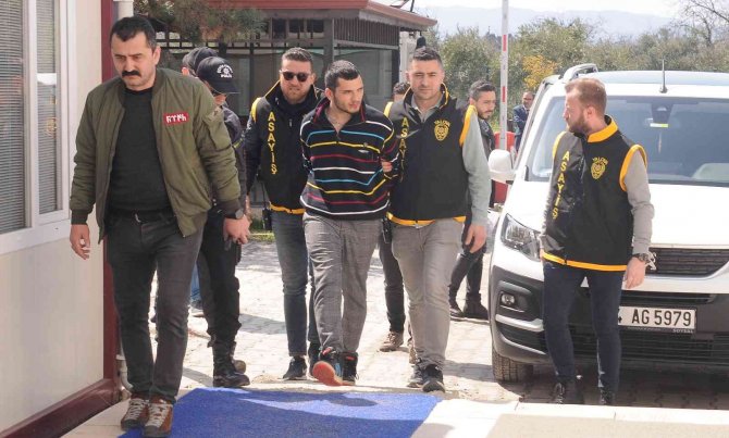 Kız Meselesi Yüzünden Arkadaşının Boğazını Kesen Zanlı Tutuklandı