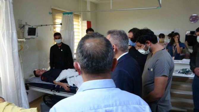 Adana Valisi Elban, Kazada Yaralanan Askerleri Ziyaret Etti