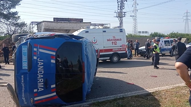 Adana’da Askeri Araç Kaza Yaptı: 5 Yaralı