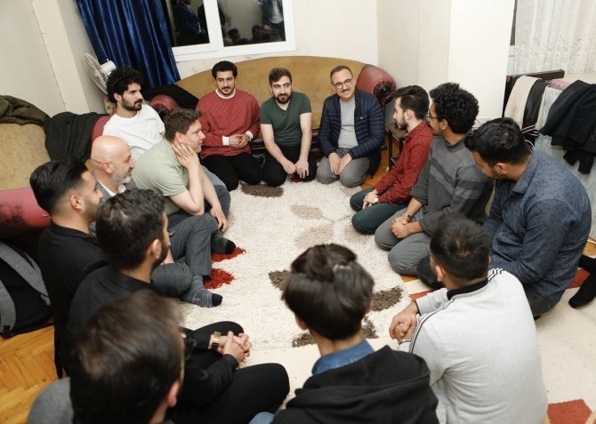 Başkan Sürekli, Öğrencilerle Sahur Yaptı