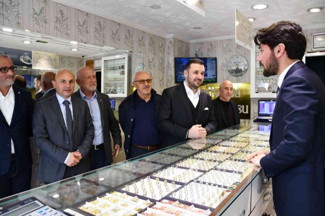 İ̇l Başkanı Bağatar, Altınova’da Esnafı Gezdi