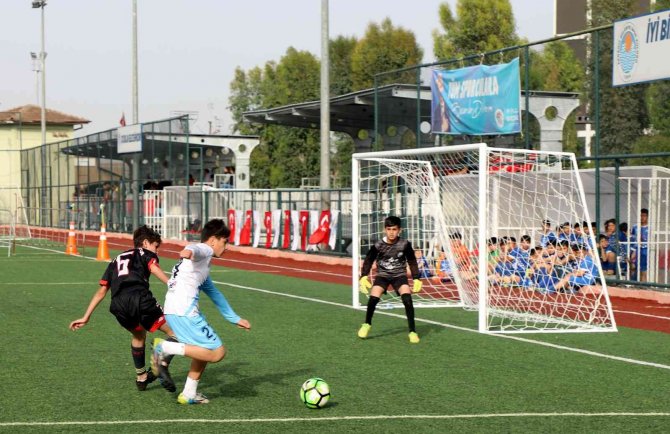 Akdeniz Belediyesi 23 Nisan Futbol Turnuvası Başladı