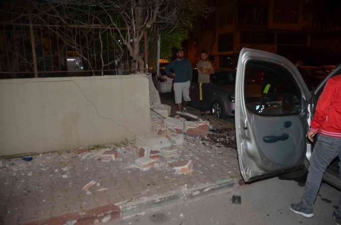 Kontrolden Çıkan Hafif Ticari Araç Duvara Çarptı