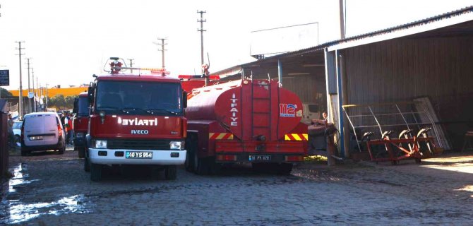 Ayvalık’ta Hurda Tüpler Patladı, Ortalık Savaşa Alanına Döndü