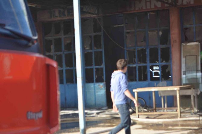 Ayvalık’ta Hurda Tüpler Patladı, Ortalık Savaşa Alanına Döndü