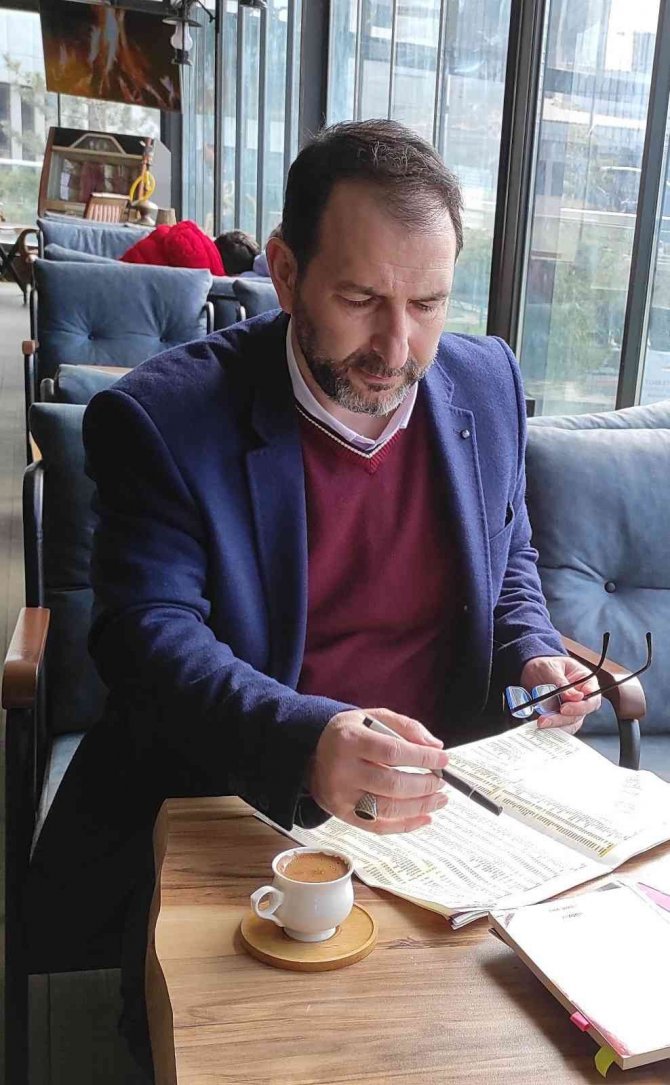 Tiyatro Ve Senaryo Yazarı Türker Kurugül: 