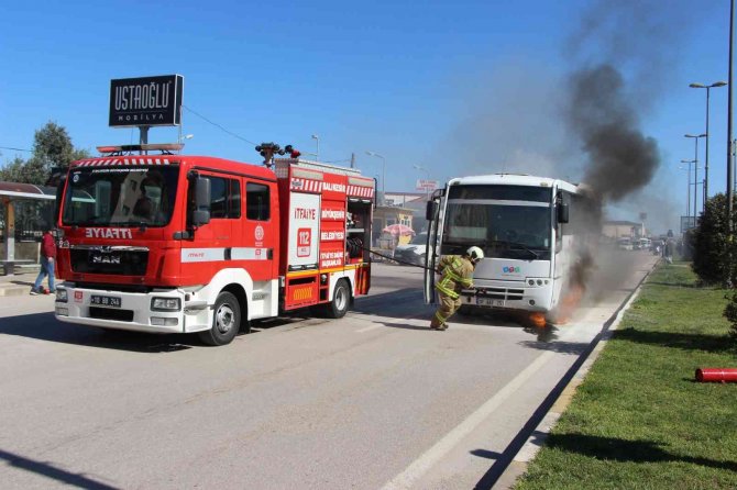 Seyir Halindeki Otobüs Alev Aldı