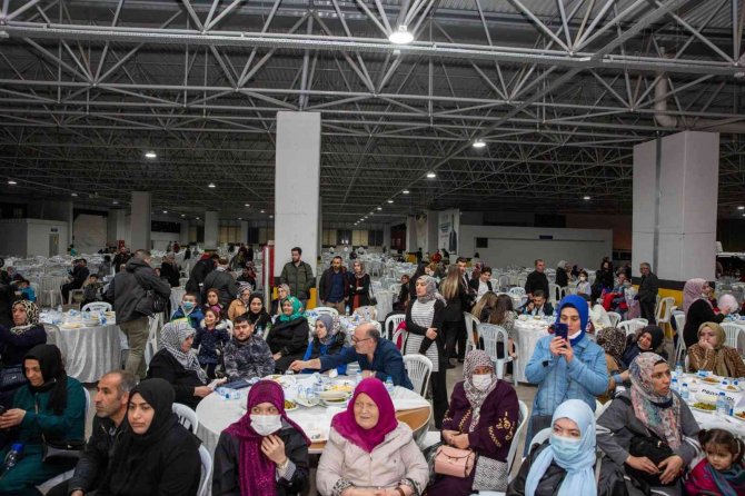 Bursa’da Ramazan Gecelerinde Tiyatro Gösteri