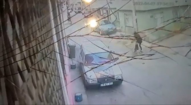 Bursa’da Yolda Yürüyen Genç Kız Köpeğin Saldırısına Uğradı