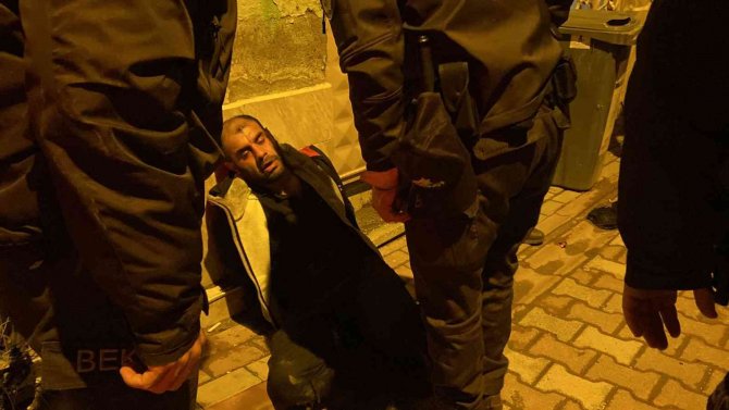 Sahur Vakti İki Grup Arasındaki Bıçaklı Kavgada 1 Kişi Ağır Yaralandı