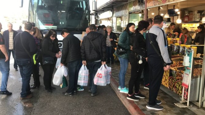 Çarşı Ve Pazarda Bulgar Turist Bereketi: Adım Atacak Yer Kalmadı