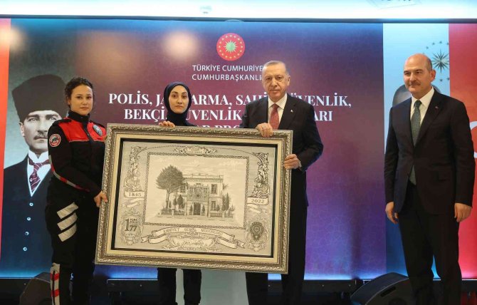 Cumhurbaşkanı Erdoğan: “Teröristlerin Tepelerine Biniyor, Başlarını Eziyoruz"