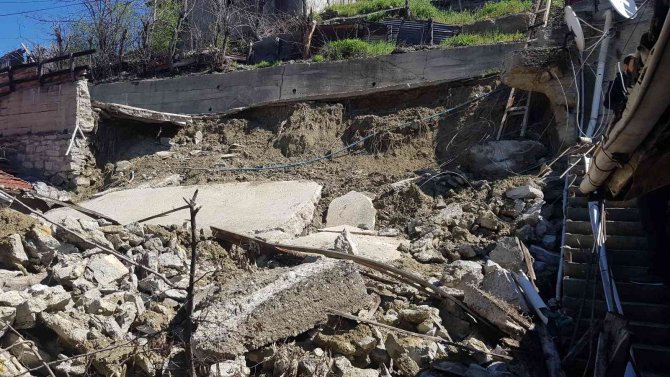 Karabük’te Heyelan 2 Eve Zarar Verdi