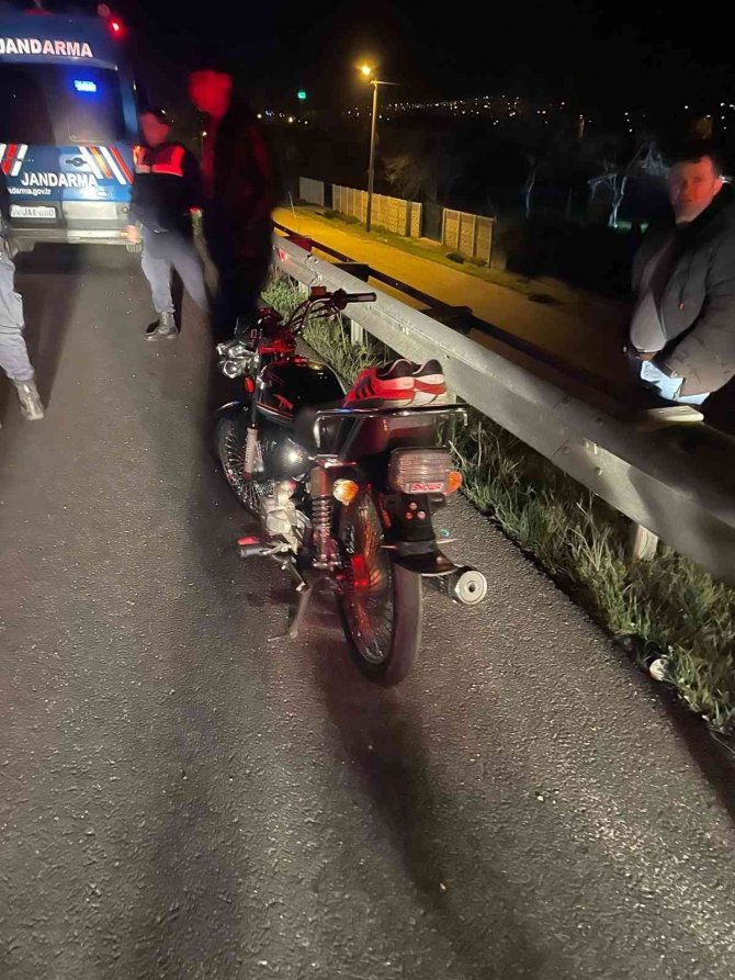 Plakasız Motosikletle Gezerken Kaza Yaptı: 1 Yaralı