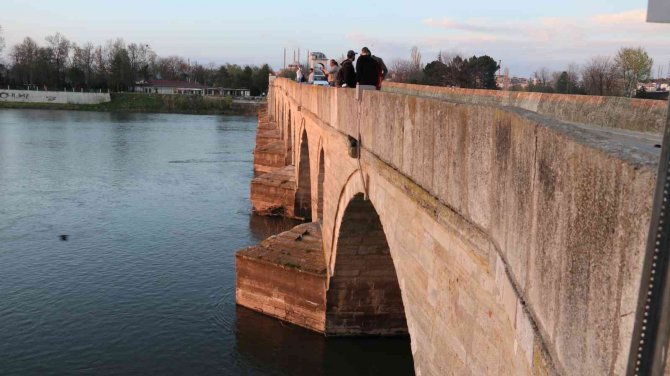 Edirne’de Nehirlerde Son 5 Yılın En Kurak Nisan Ayı Yaşanıyor, Adacıklar Oluştu