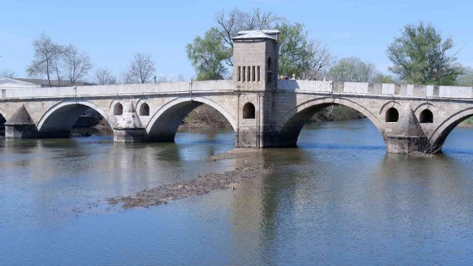 Edirne’de Nehirlerde Son 5 Yılın En Kurak Nisan Ayı Yaşanıyor, Adacıklar Oluştu