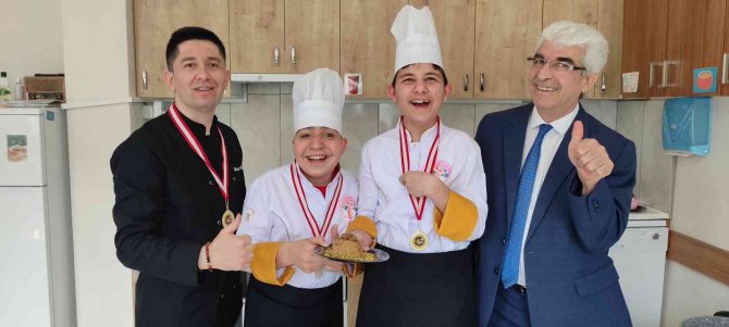 Engelli Öğrenciler Normal Öğrencilerle Yarıştı Birinci Oldu