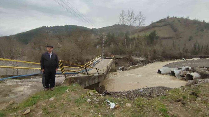 250 Nüfuslu Köy Halkı Geceyi Sel Korkusuyla Ayakta Geçirdi