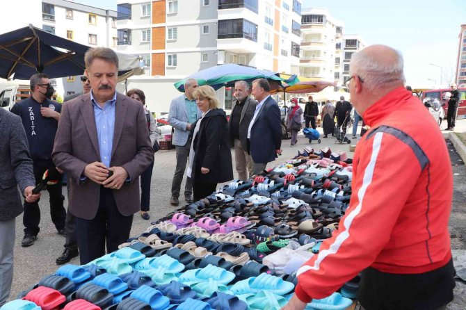 Başkan Deveci Pazarın Nabzını Tuttu