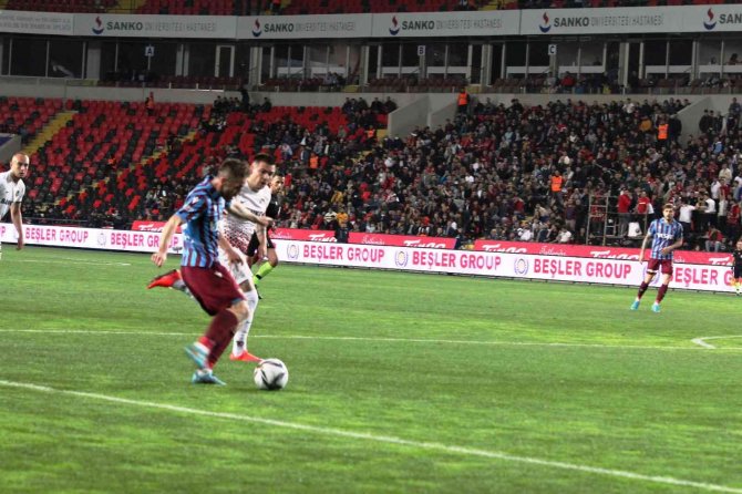 Spor Toto Süper Lig: Gaziantep Fk: 0 - Trabzonspor: 0 (İ̇lk Yarı)