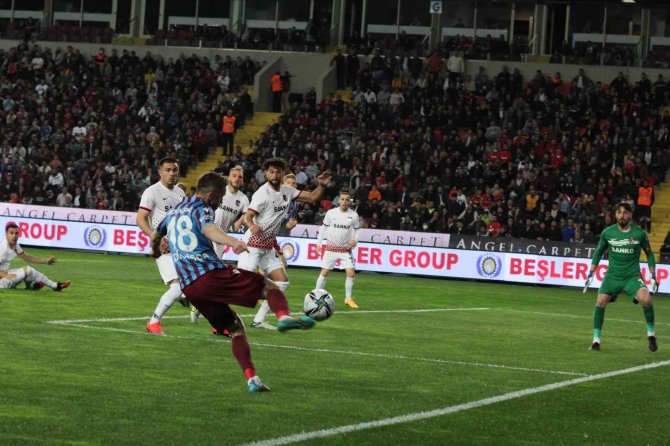 Spor Toto Süper Lig: Gaziantep Fk: 0 - Trabzonspor: 0 (İ̇lk Yarı)