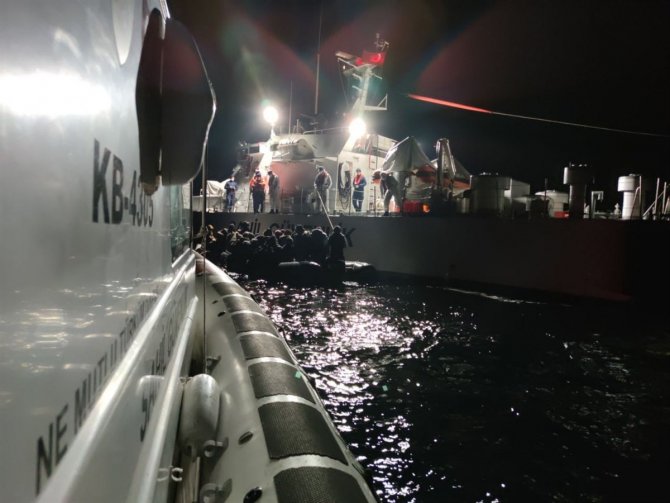 Ayvalık’ta 33 Göçmen Kurtarıldı