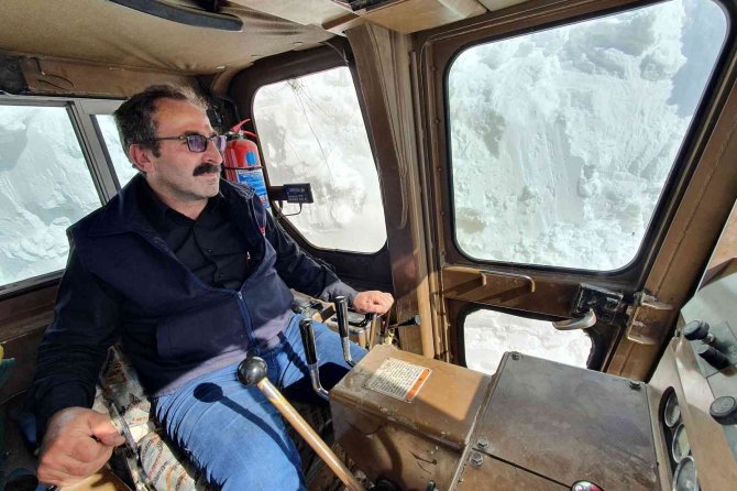 Gümüşhane’de Karla Mücadele Nisan Ayında Da Sürüyor