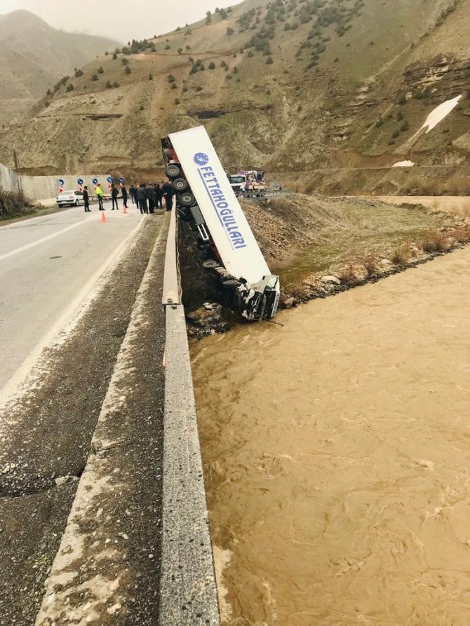 Hakkari-van Karayolunda Kaza; 1 Yaralı
