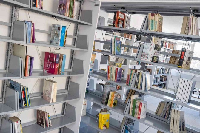 İ̇zmir’de Roman Kültürü Araştırma Kütüphanesi Açıldı
