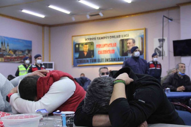 İ̇zmir’in ’Kolpaçino’ Kumarhanesine Baskın...jandarmayı Gören Masanın Altına Saklandı
