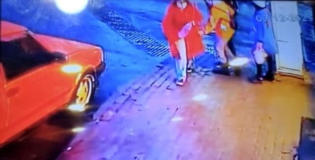 İ̇stanbul’da Zihinsel Engelli Kıza Yankesicilik Şoku: Polis 119 Suç Kayıtlı Çeteyi Suçüstü Yakaladı
