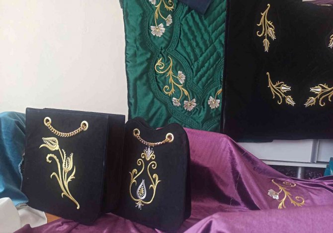 Hem Sanat Öğreniyor, Hem Aile Ekonomilerine Katkı Sağlıyorlar