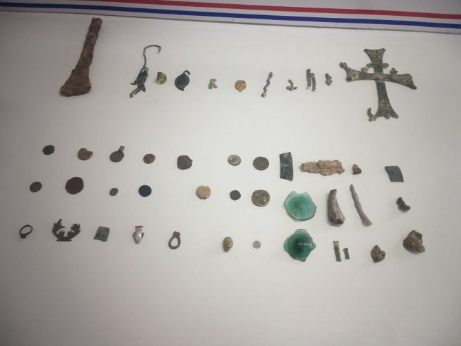 Karaman’da Bir Otomobilin Bagajında Tarihi Eser Ele Geçirildi