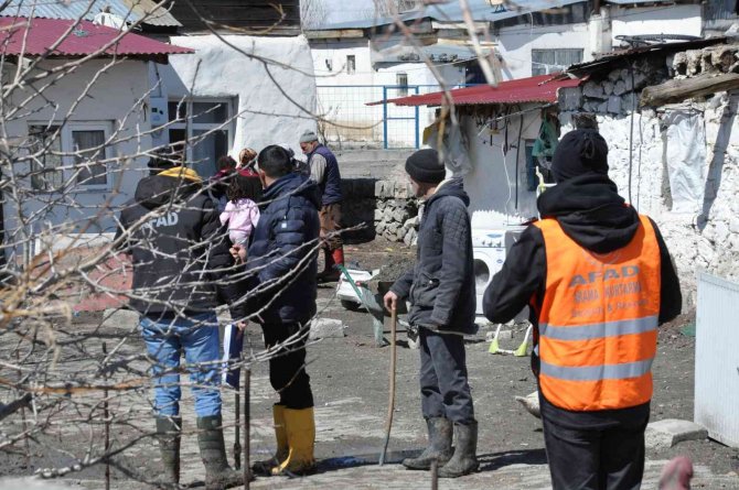 Kars’ta Selden Etkilenen Bölgede Hasar Tespiti Yapılıyor