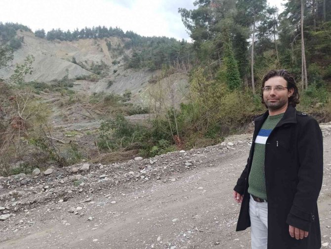 Kar Sularının Erimesiyle Dağın Büyük Bölümü Kaydı
