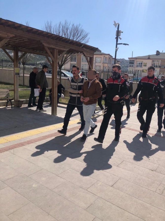 Burdur’da Eşini Öldüren Zanlı Adliyeye Sevk Edildi
