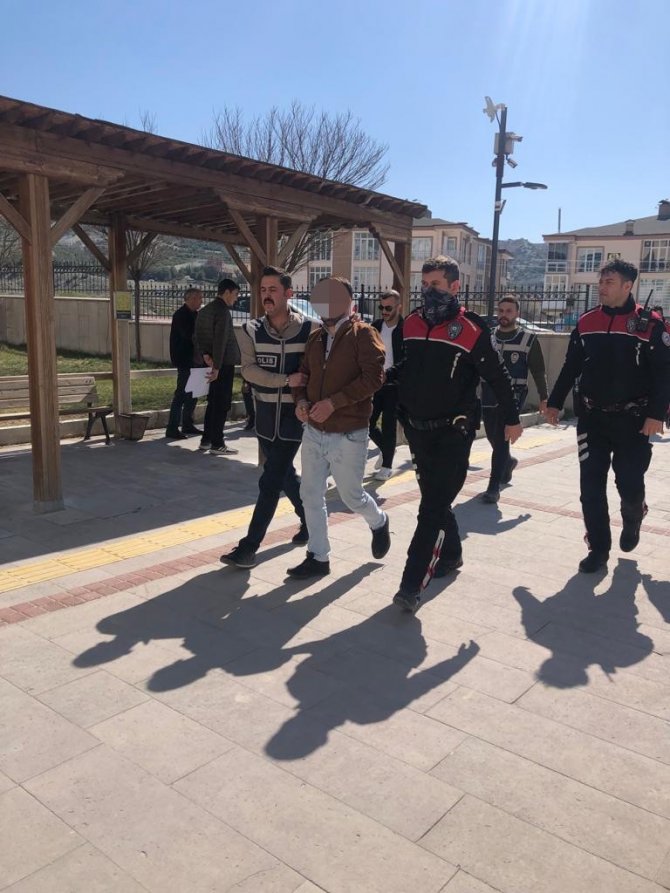 Burdur’da Eşini Öldüren Zanlı Adliyeye Sevk Edildi