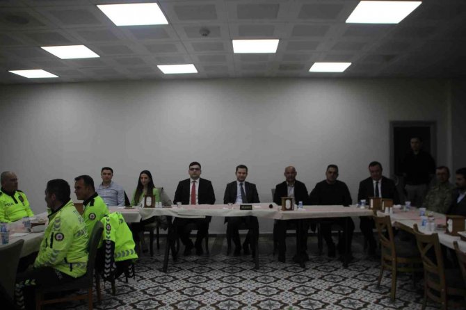 Kaymakam Demirer Ve Başkan Altın, İftarda Polis Teşkilatı İle Bir Araya Geldi